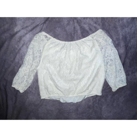 Cupcakes And Cashmere Women Size M NEW Floral Embroidered Scoop Neck Blouse - Picture 2 of 4